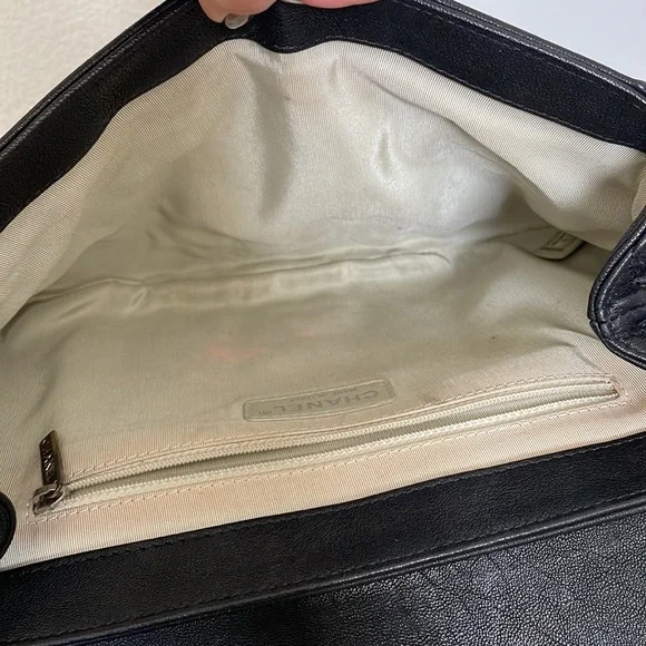 Authentic Chanel bag. Purchased in chanel boutique - Picture 3 of 12